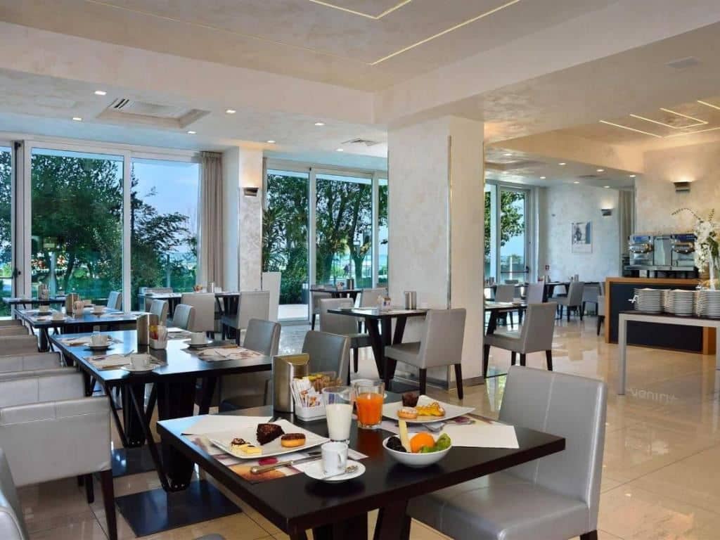 restaurants-breakfast-room