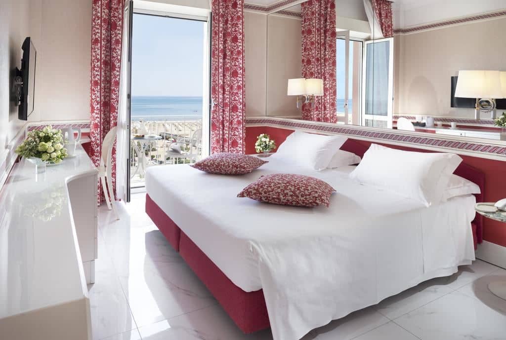rooms-prestige-room-lateral-sea-view-with-balcony