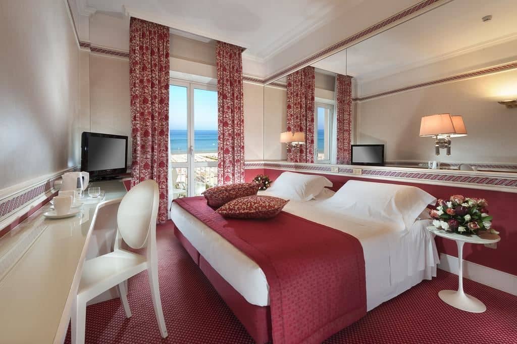 rooms-prestige-room-lateral-sea-view-with-balcony-with-family-plan-offer