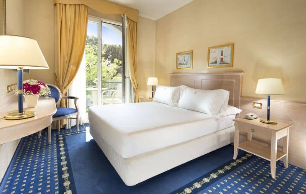 rooms-classic-room-with-balcony