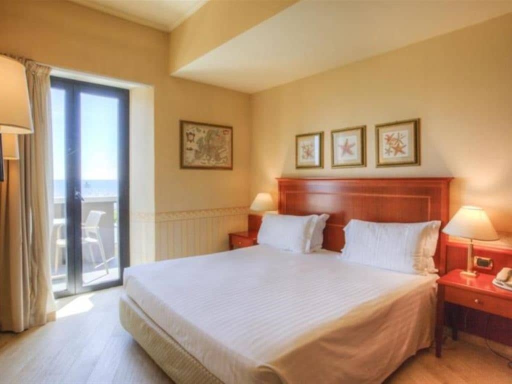rooms-standard-room