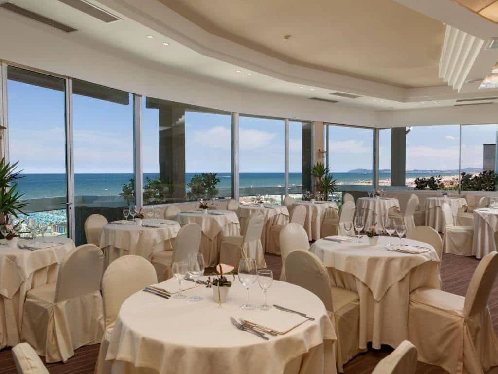 restaurants-restaurant