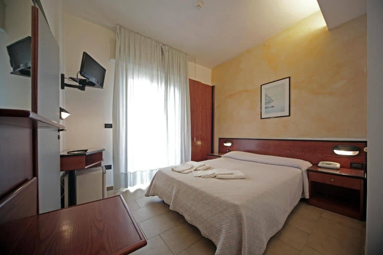 rooms-standard-room-with-balcony