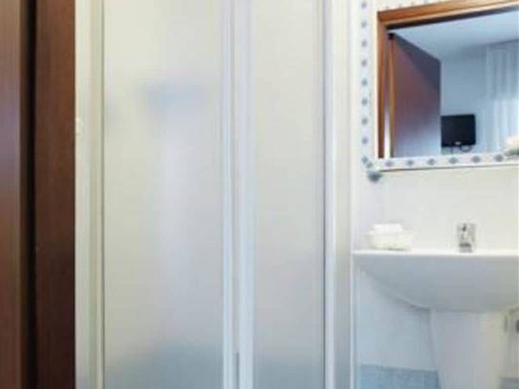 rooms-standard-room