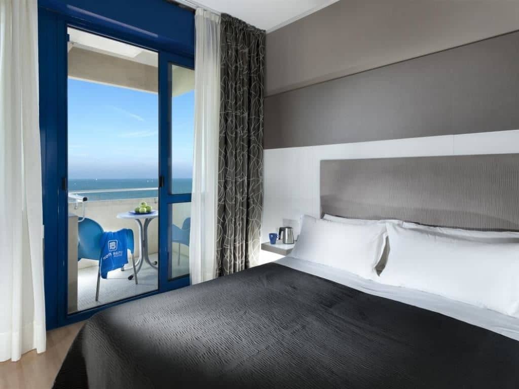 rooms-mar-adriatico-frontal-sea-view-with-balcony
