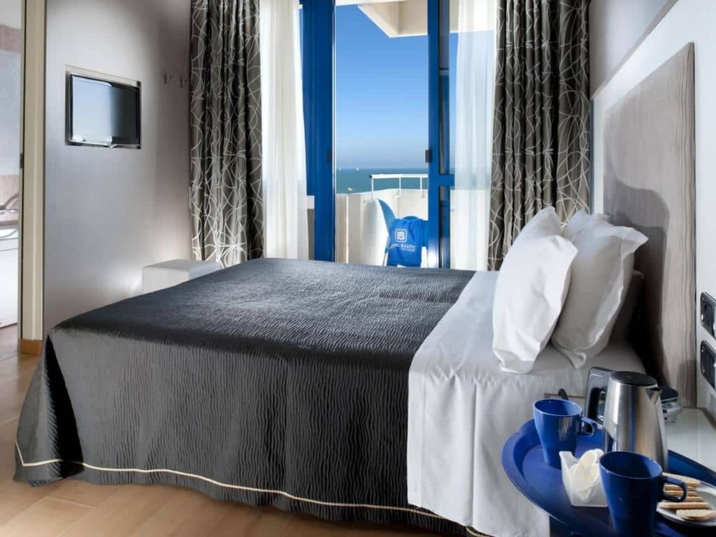 rooms-mar-adriatico-frontal-sea-view-with-balcony