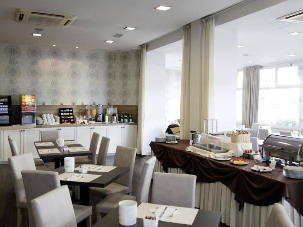 restaurants-restaurant