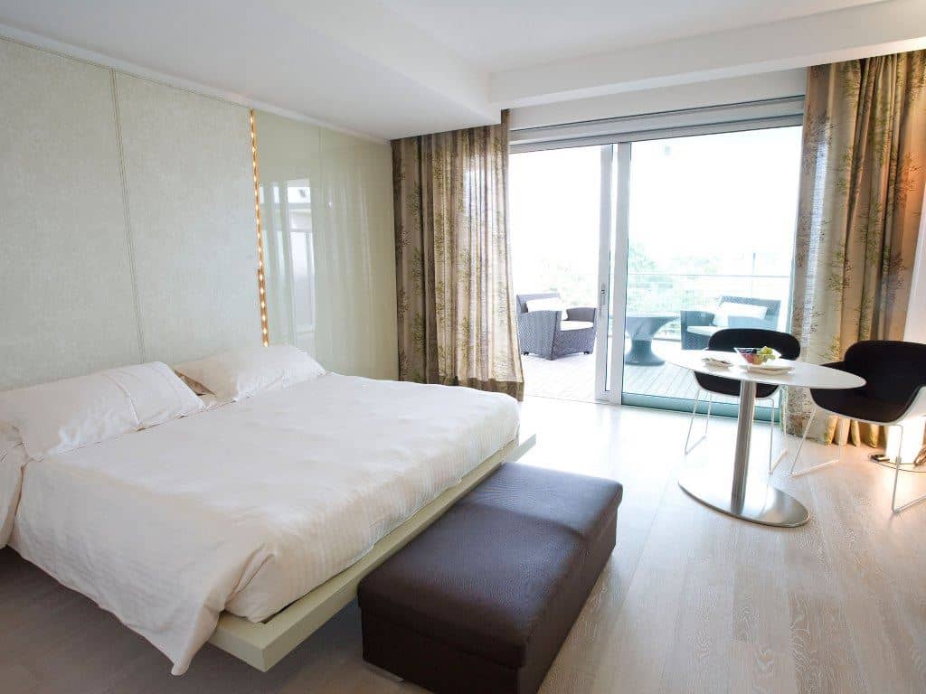 rooms-comfort-room-with-balcony