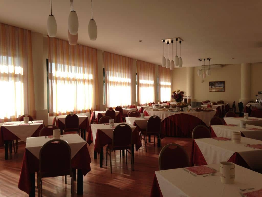 restaurants-restaurant