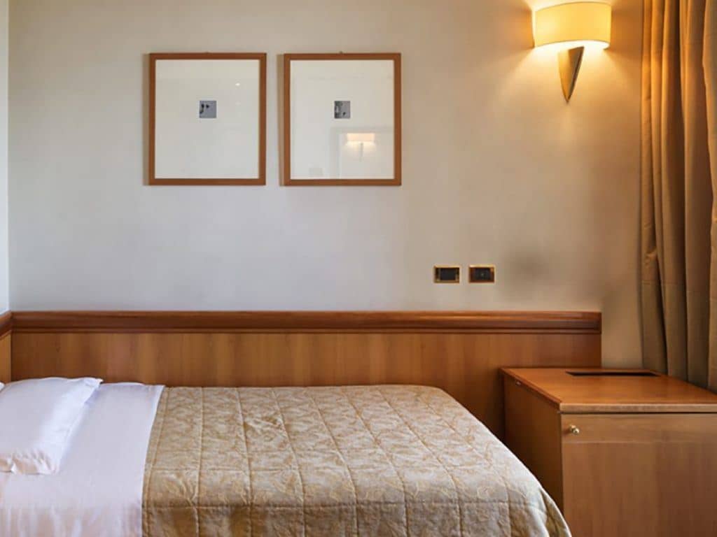 rooms-single-superior-room-side-sea-view