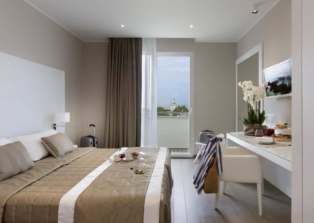 rooms-comfort-room-side-sea-view-with-balcony