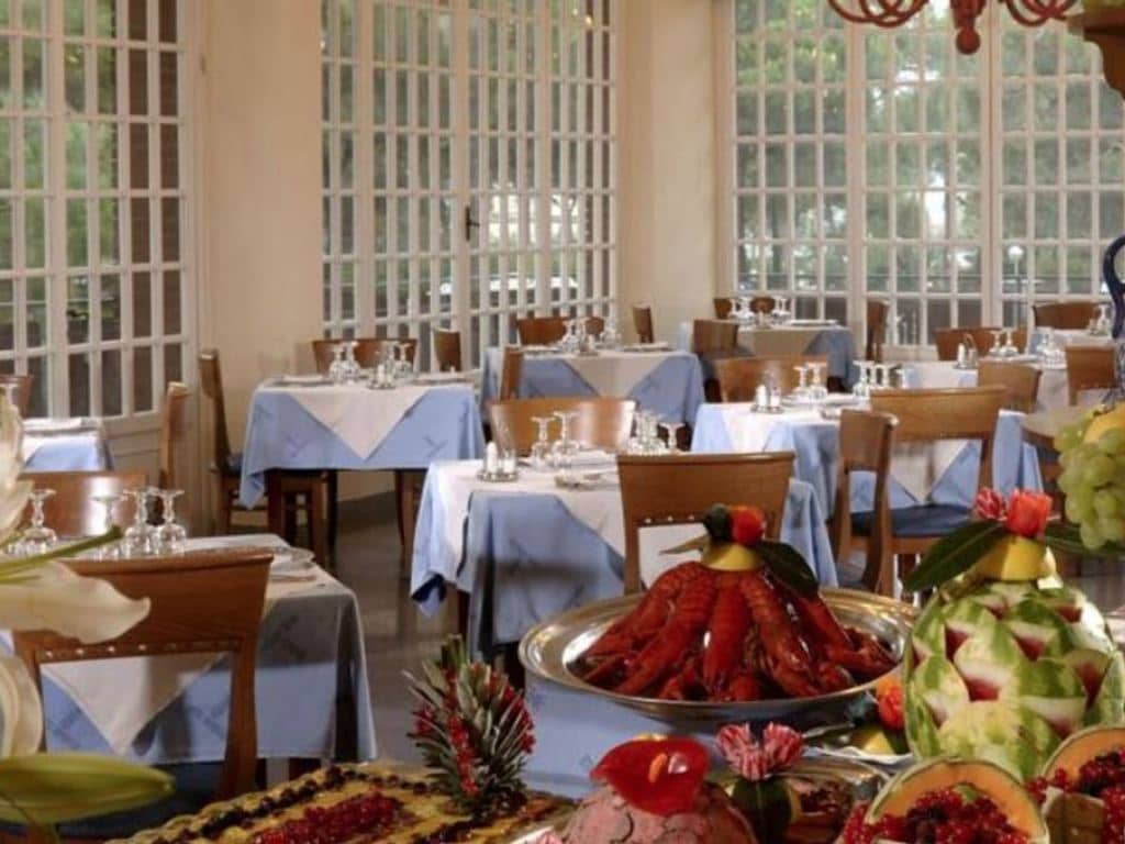 restaurants-restaurant