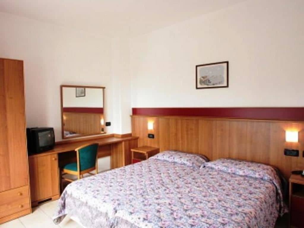 rooms-standard-room