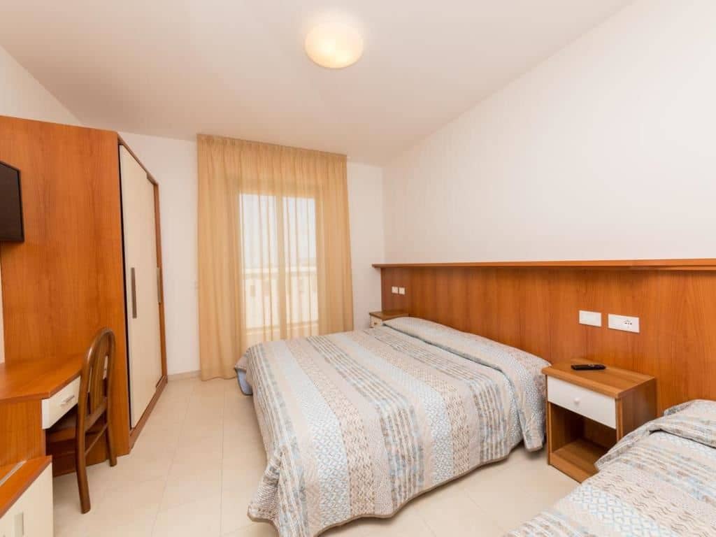 rooms-standard-room