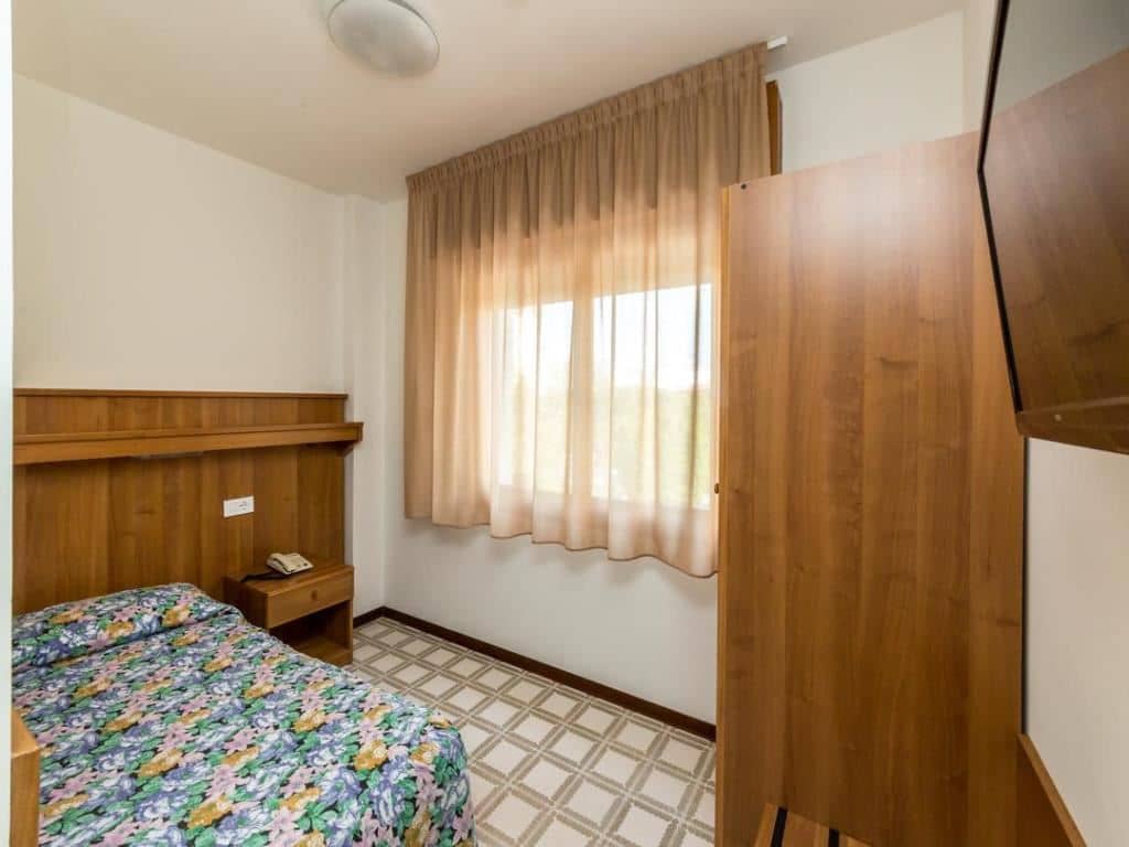 rooms-single-room