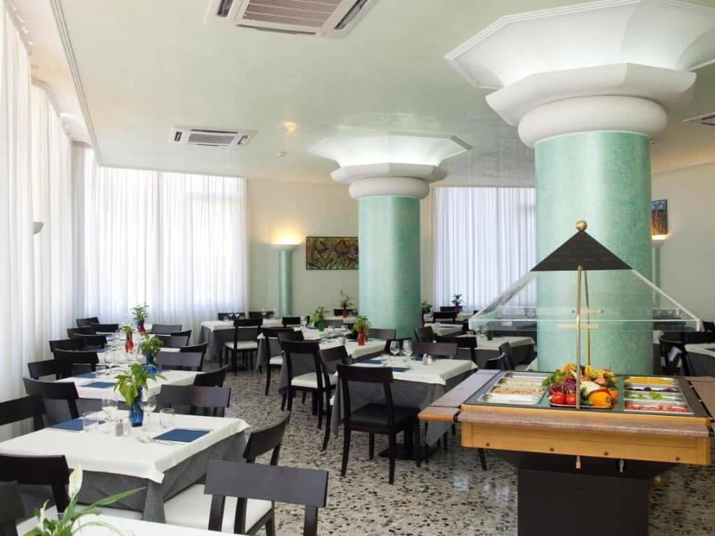 restaurants-restaurant