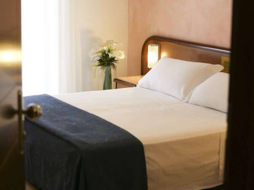 rooms-classic-room-with-balcony-34-pax