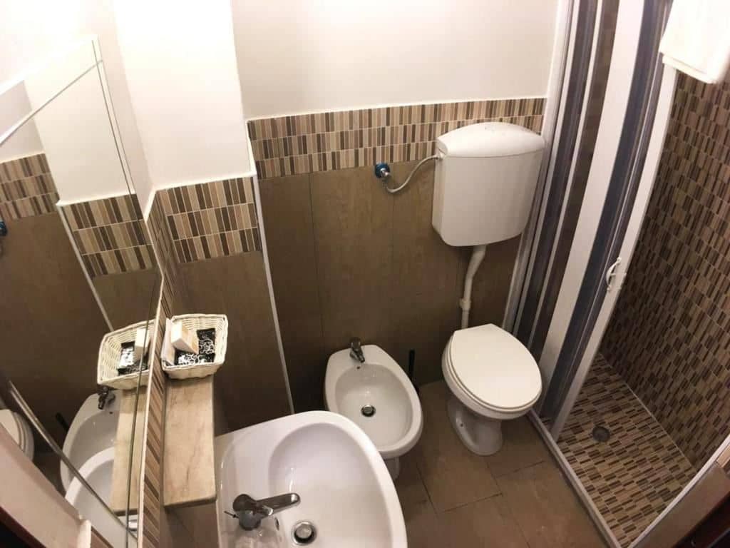 rooms-standard-room