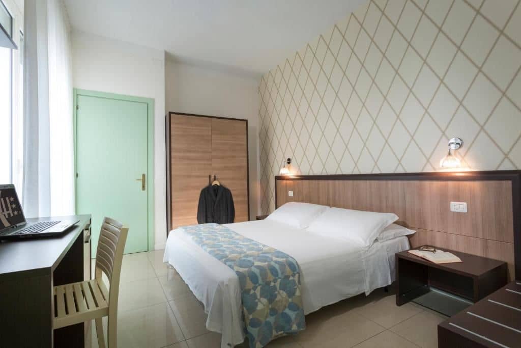 rooms-standard-room-with-balcony-double