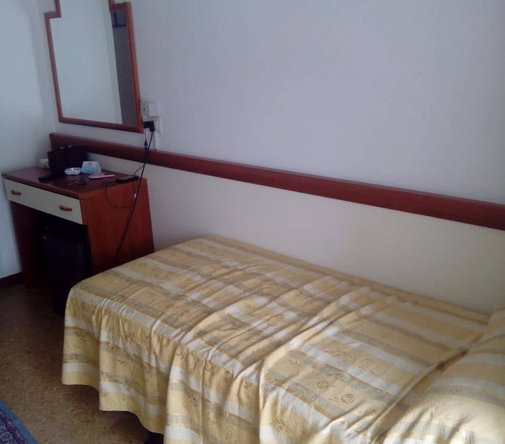 rooms-single-room