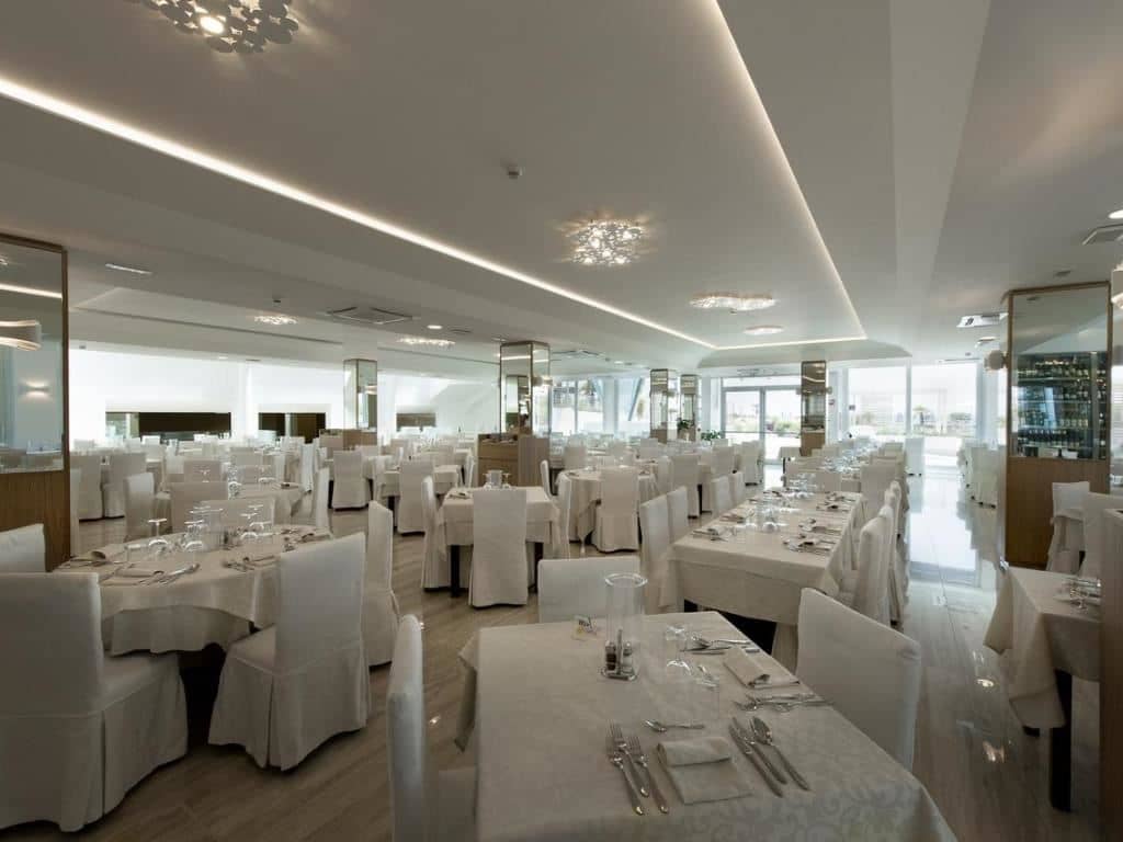 restaurants-restaurant