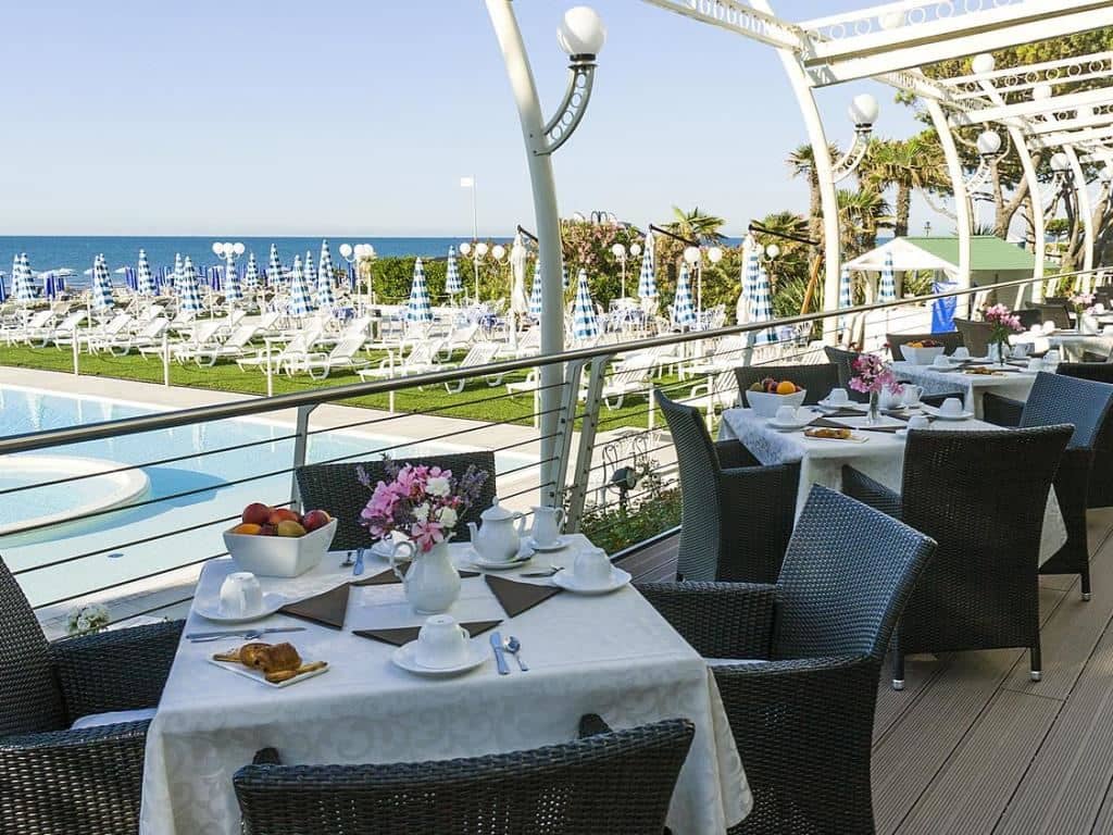 restaurants-restaurant