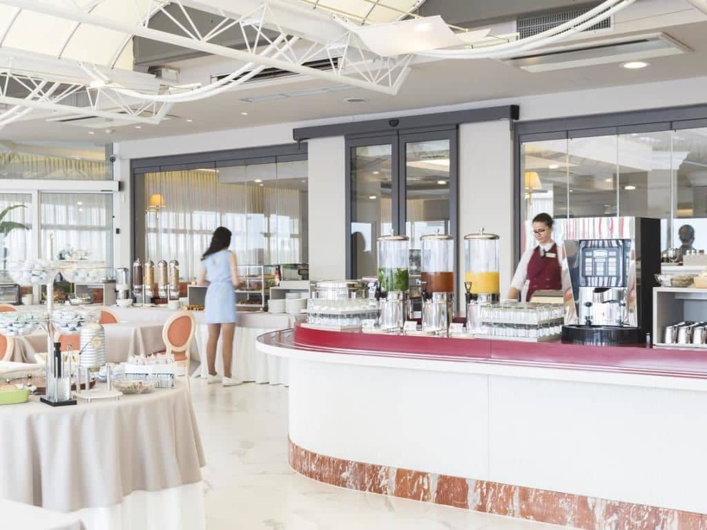 restaurants-restaurant