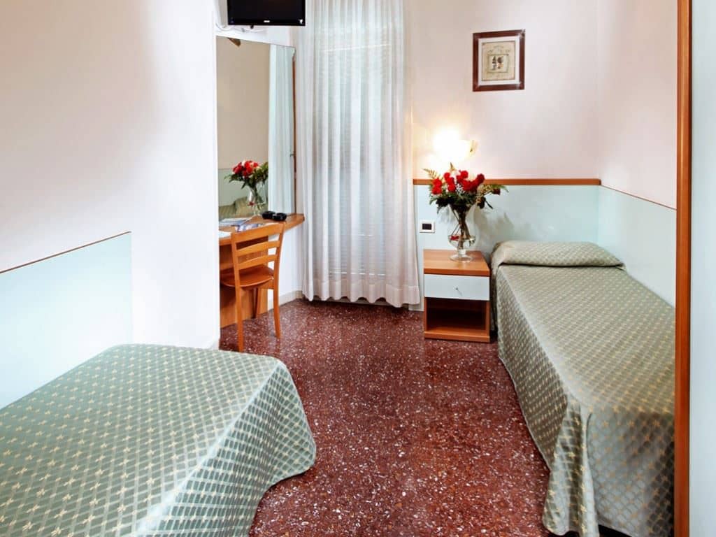 rooms-standard-room