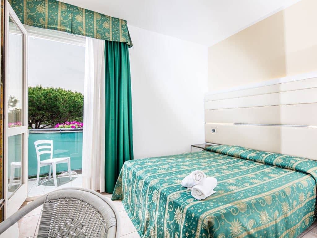 rooms-superior-room