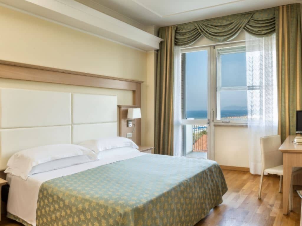 rooms-prestige-room-lateral-sea-view-with-balcony