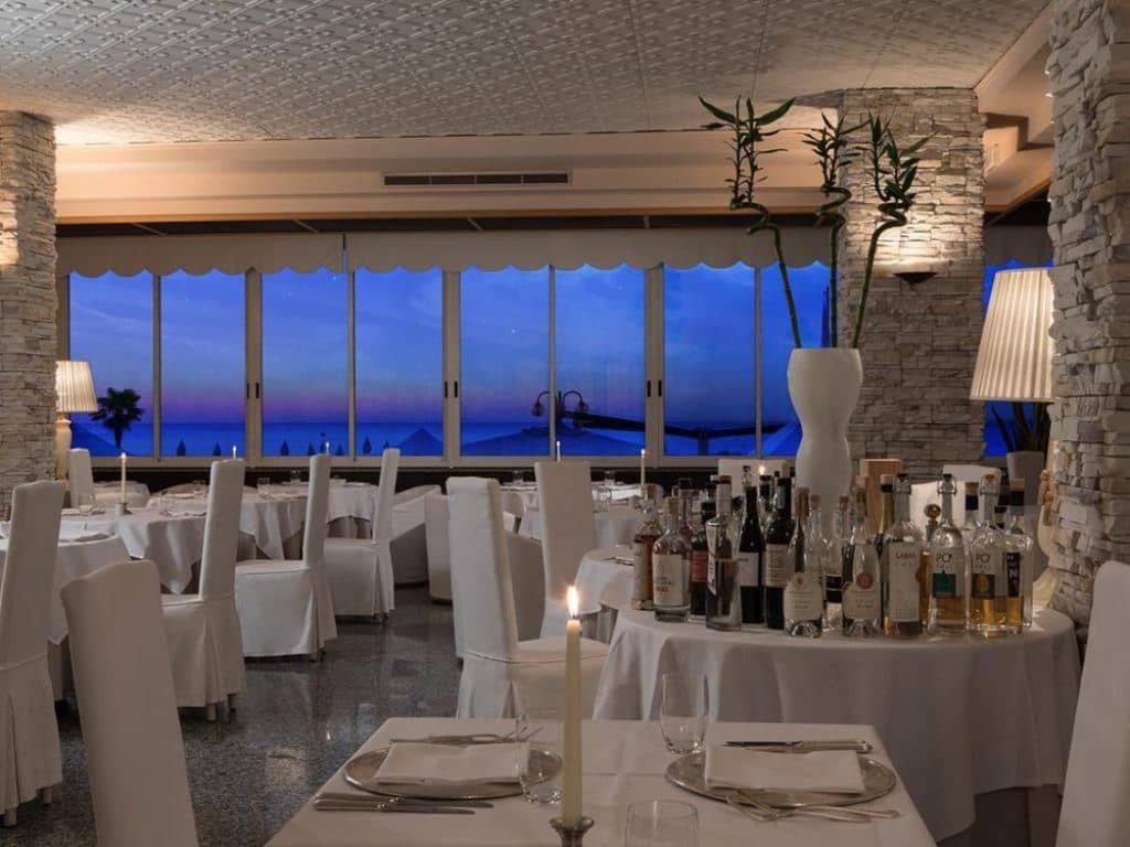 restaurants-restaurant