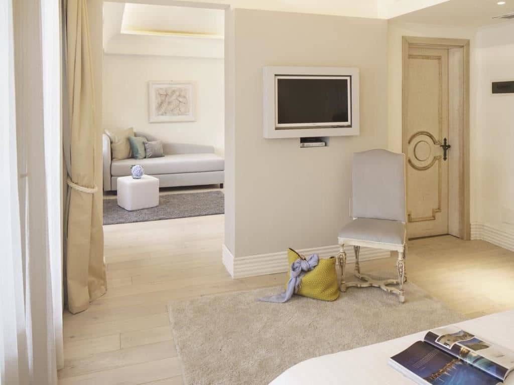 rooms-junior-suite-frontal-sea-view-with-balcony-or-terrace