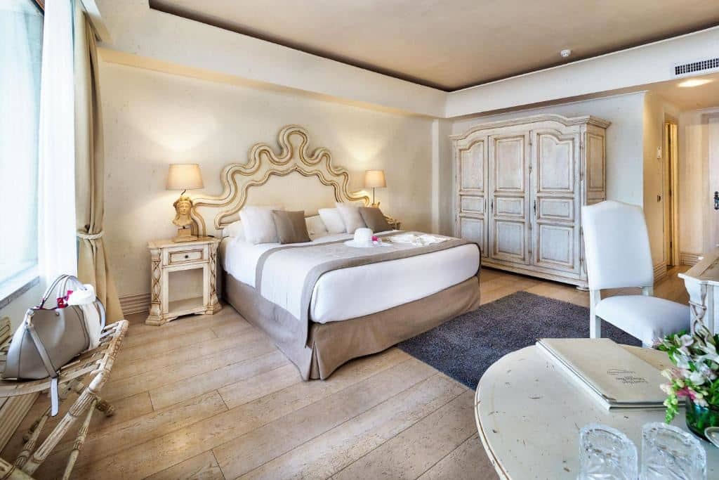 rooms-superior-room-frontal-sea-view-with-balcony-or-terrace