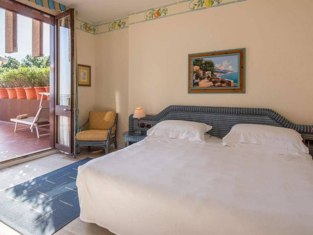 rooms-superior-room-garden-view-with-balcony-or-terrace