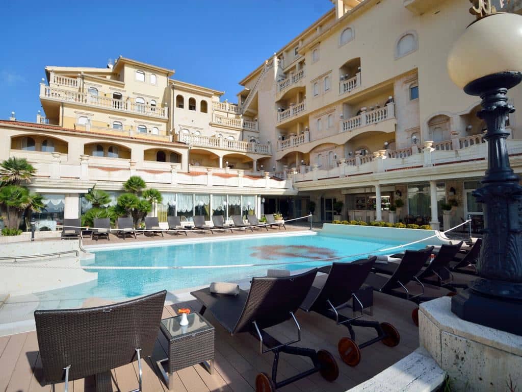 pools-outdoor-pool