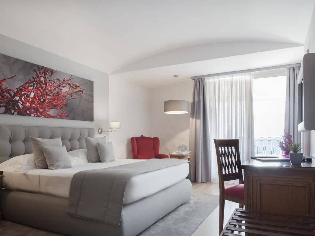 rooms-superior-room-frontal-sea-view-with-balcony-or-terrace