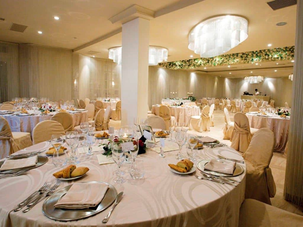 restaurants-restaurant