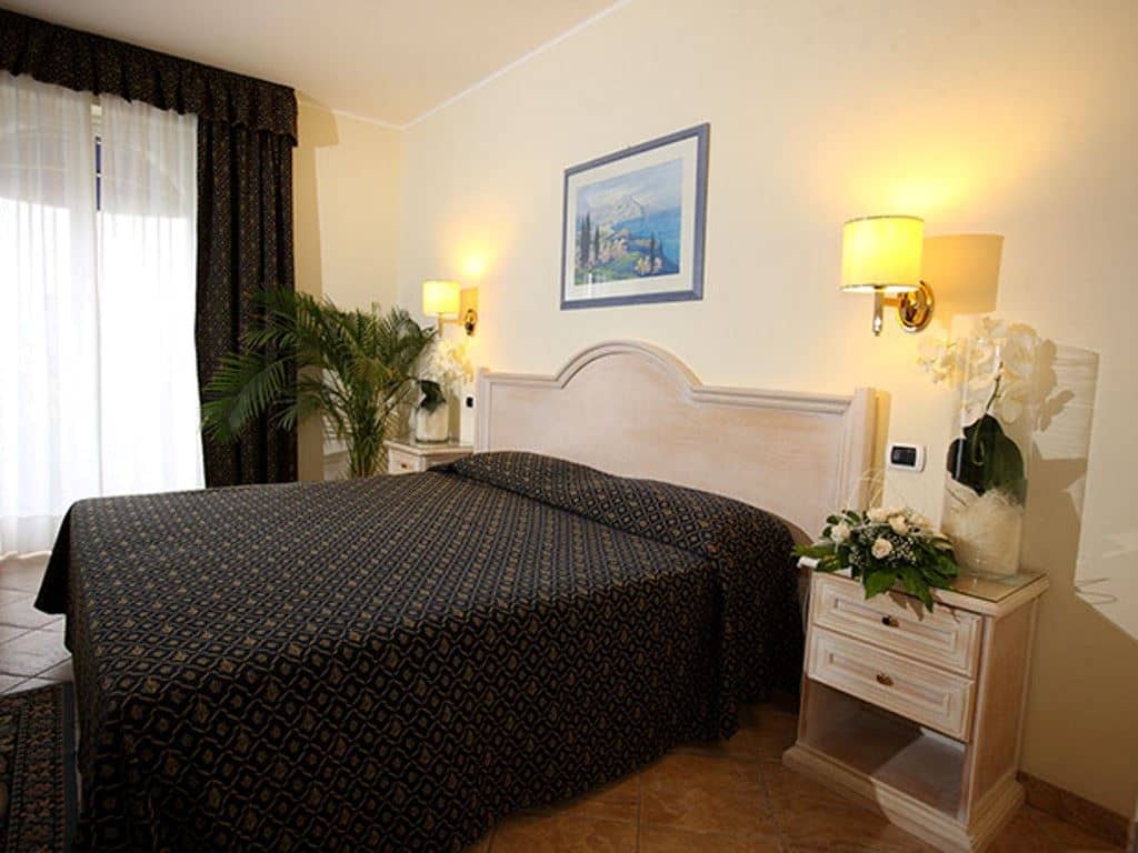 rooms-classic-room-34-pax-with-balcony-or-terrace