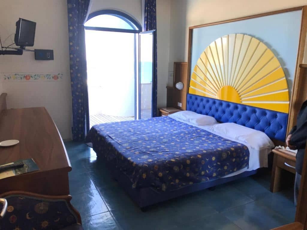 rooms-balcony-room