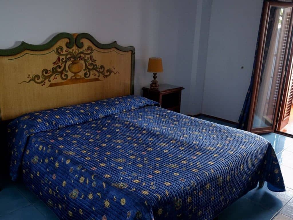 rooms-single-room