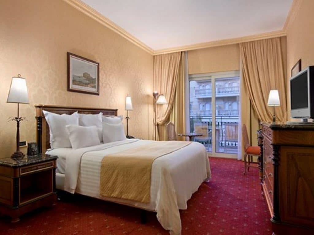 rooms-guestroom-with-balcony-or-terrace
