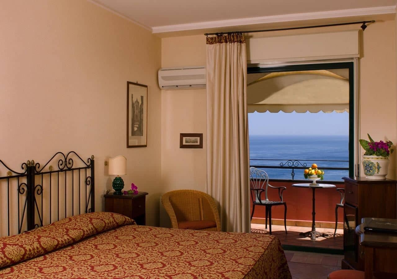 rooms-classic-room-frontal-sea-view-with-balcony-or-terrace