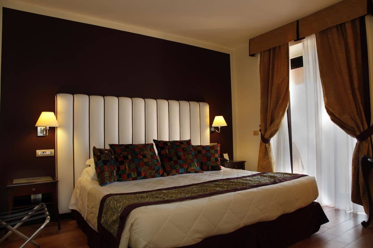 rooms-classic-room-frontal-sea-view-with-balcony-or-terrace
