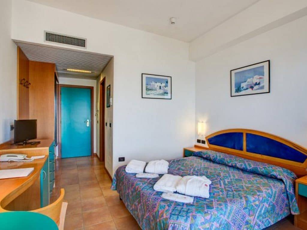 rooms-standard-room