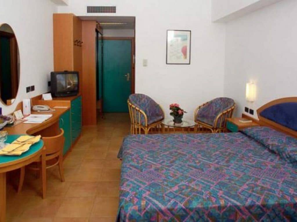 rooms-standard-room