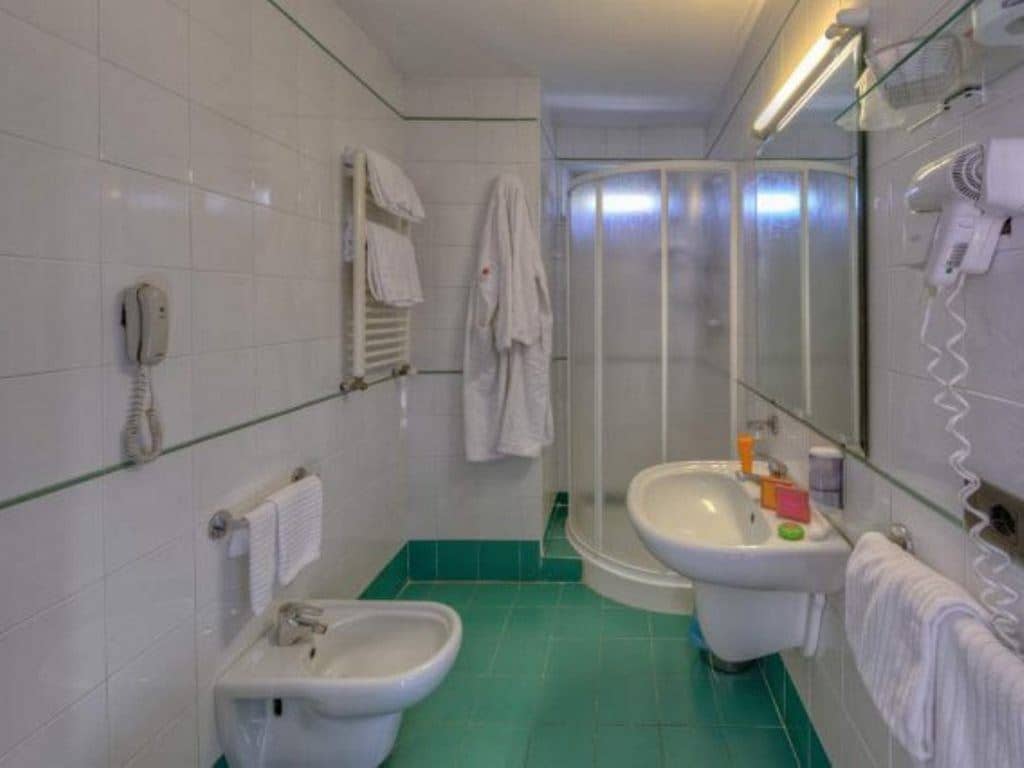 rooms-standard-room