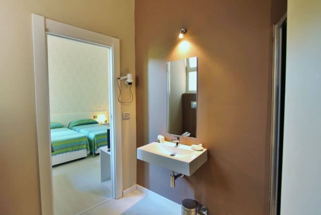 rooms-classic-room