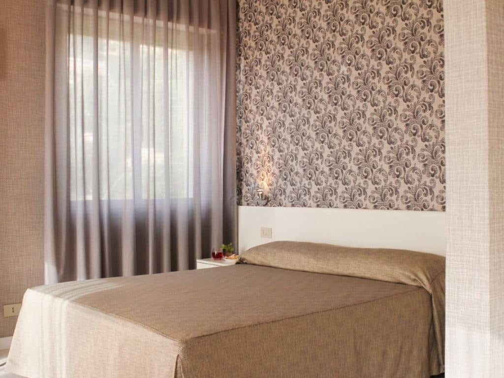 rooms-classic-room