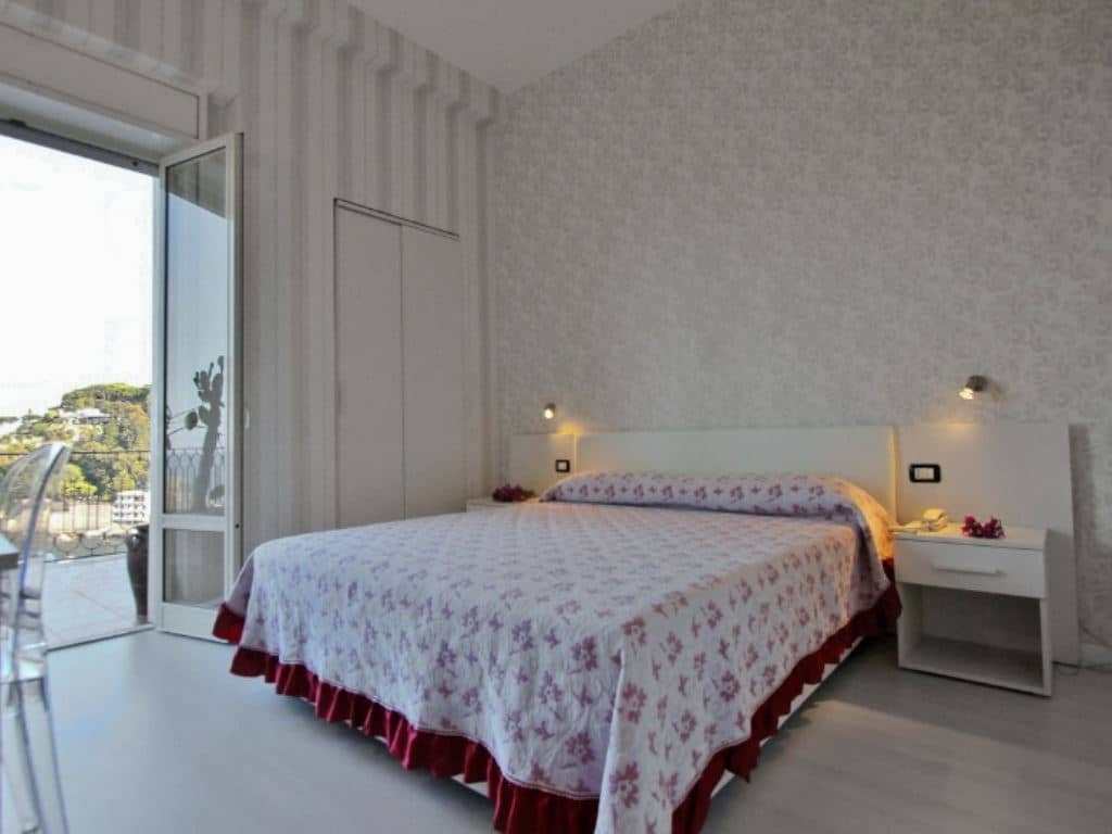 rooms-classic-room