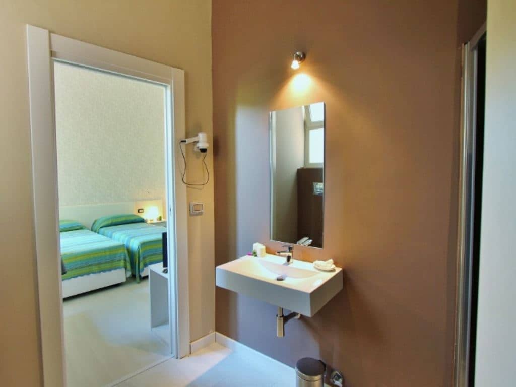 rooms-classic-room